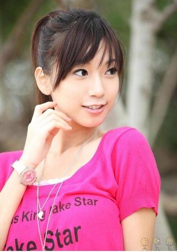 AI人脸替换忘忧草1区3区网页